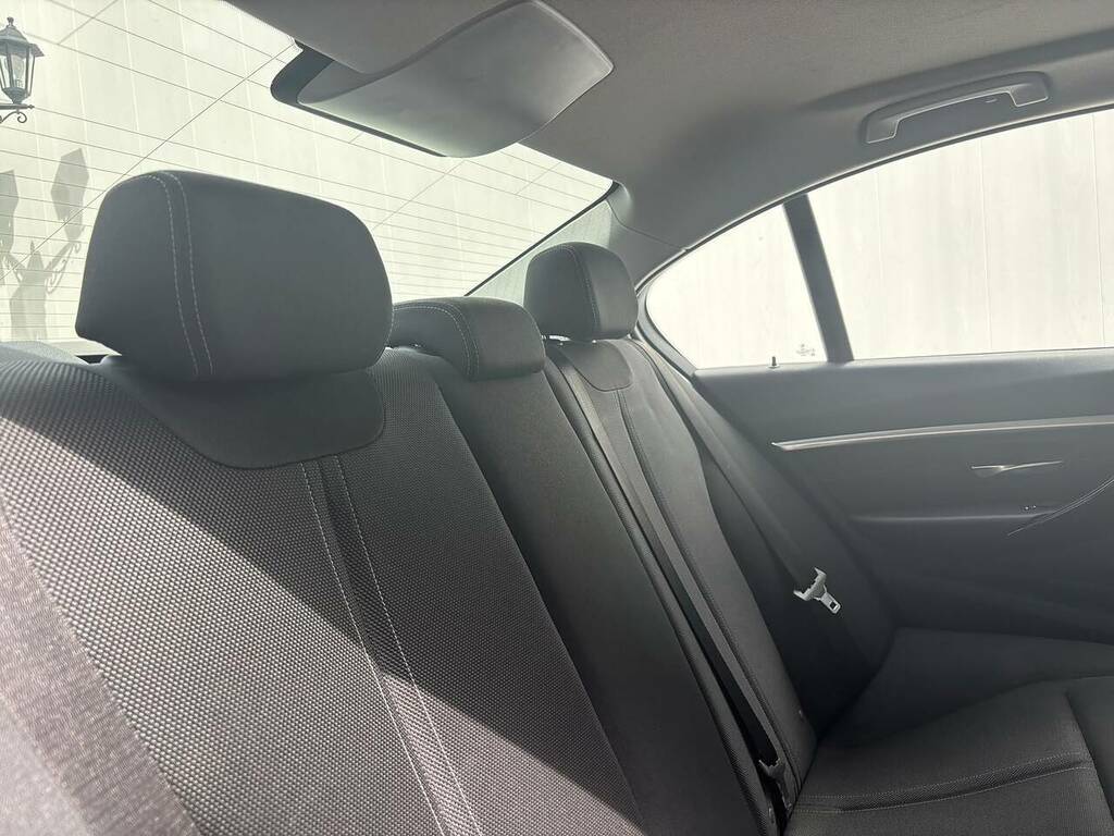 BMW 3 Series Saloon 320D Blue #9