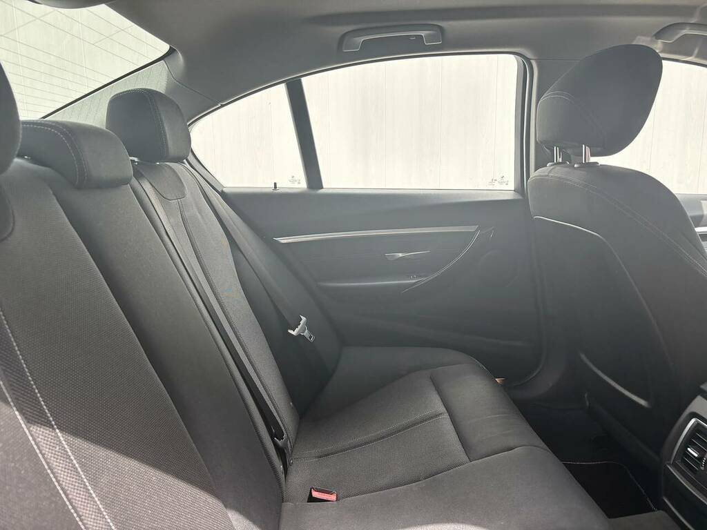 BMW 3 Series Saloon 320D Blue #8