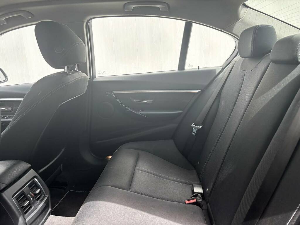 BMW 3 Series Saloon 320D Blue #31