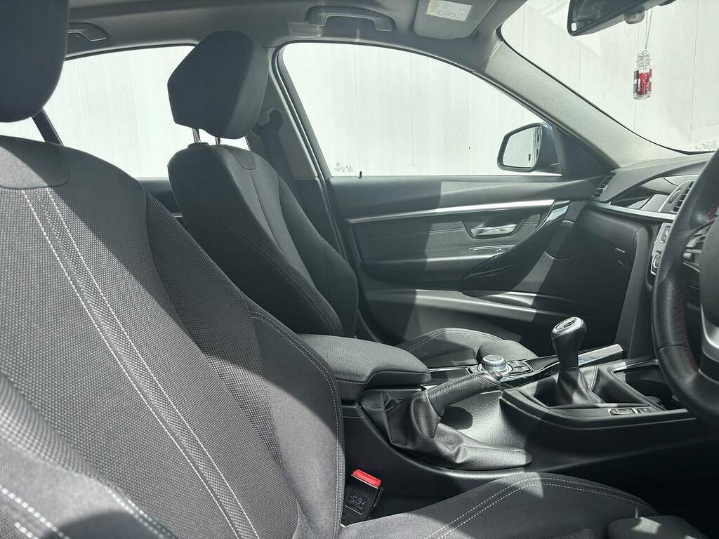 BMW 3 Series Saloon 320D Blue #5
