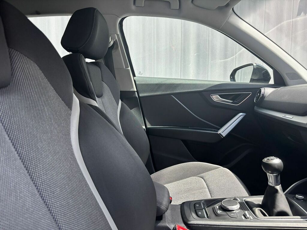 Audi Q2 Tfsi Sport Black #6