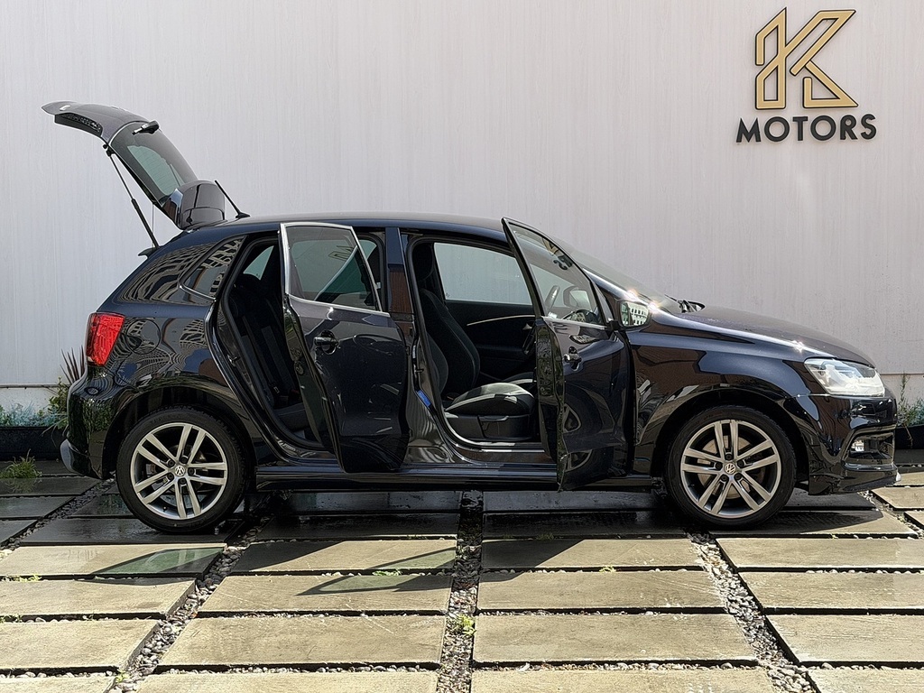 Volkswagen Polo 1.0 Tsi Bluemotion Tech R-line Hatchback Petro Black #4