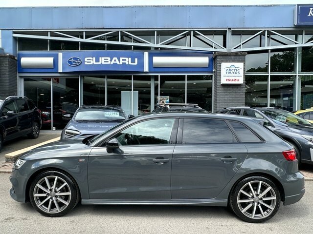 Audi A3 1.5 Tfsi Cod 35 Black Edition Sportback FG69YXW Black #2