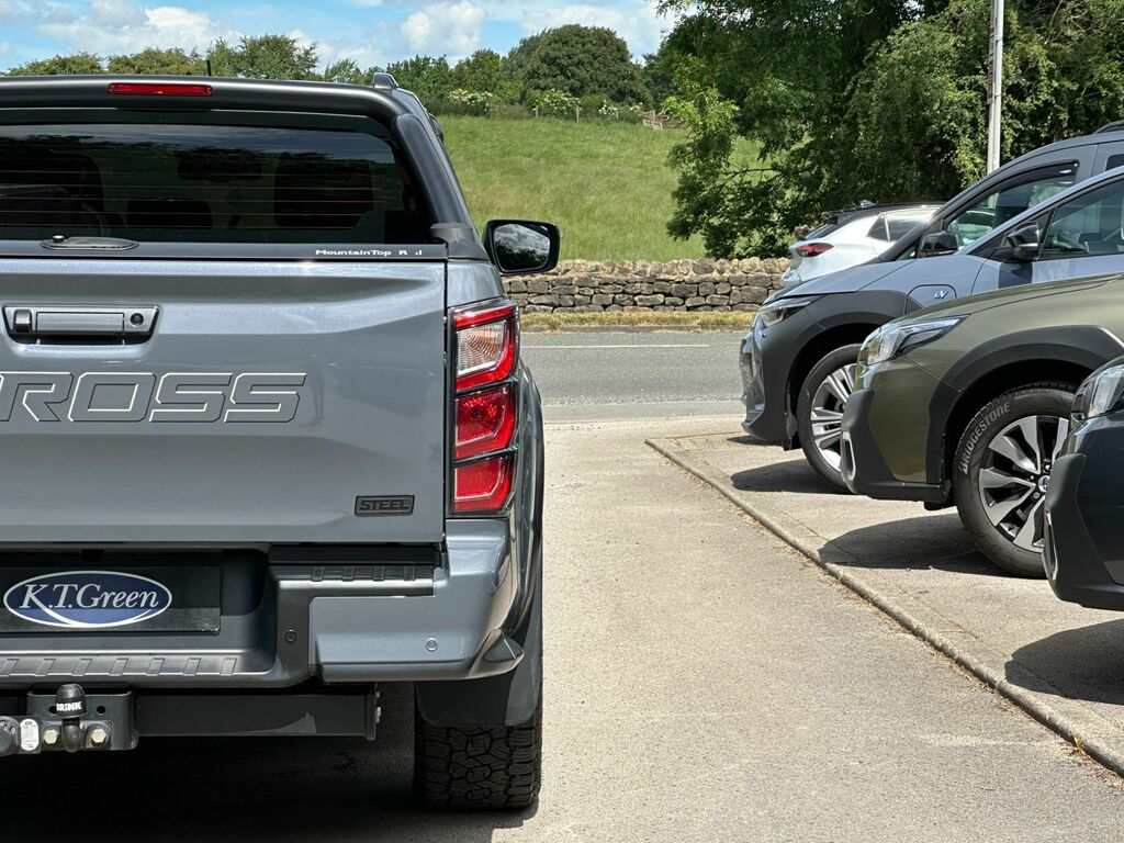 Isuzu D-Max 1.9 Td V-cross Pickup Double Cab Red #32