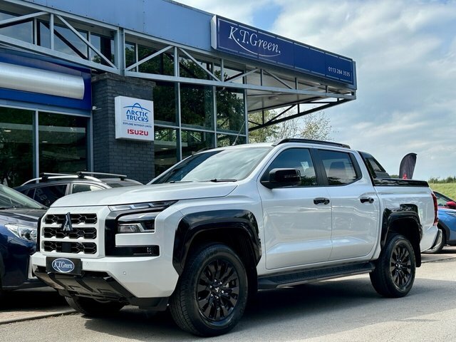 Mitsubishi L200 2.4 Bi-turbo Barbarian Pickup Double Cab Diese White