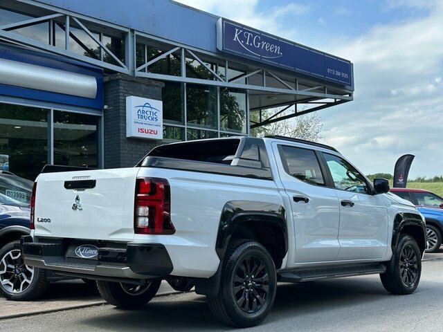 Mitsubishi L200 2.4 Bi-turbo Barbarian Pickup Double Cab Diese White #4