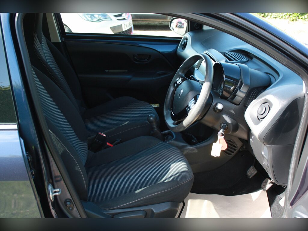 Peugeot 108 Vti Active Red #9