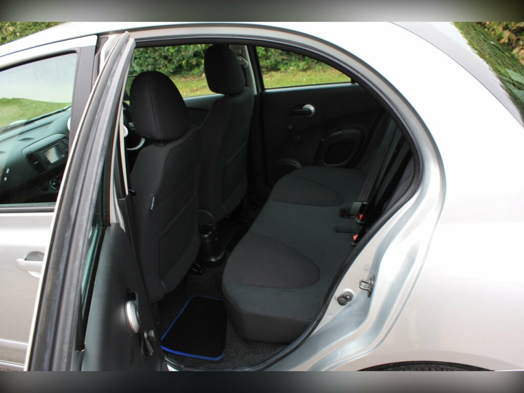 Nissan Micra Micra N-tec Red #12