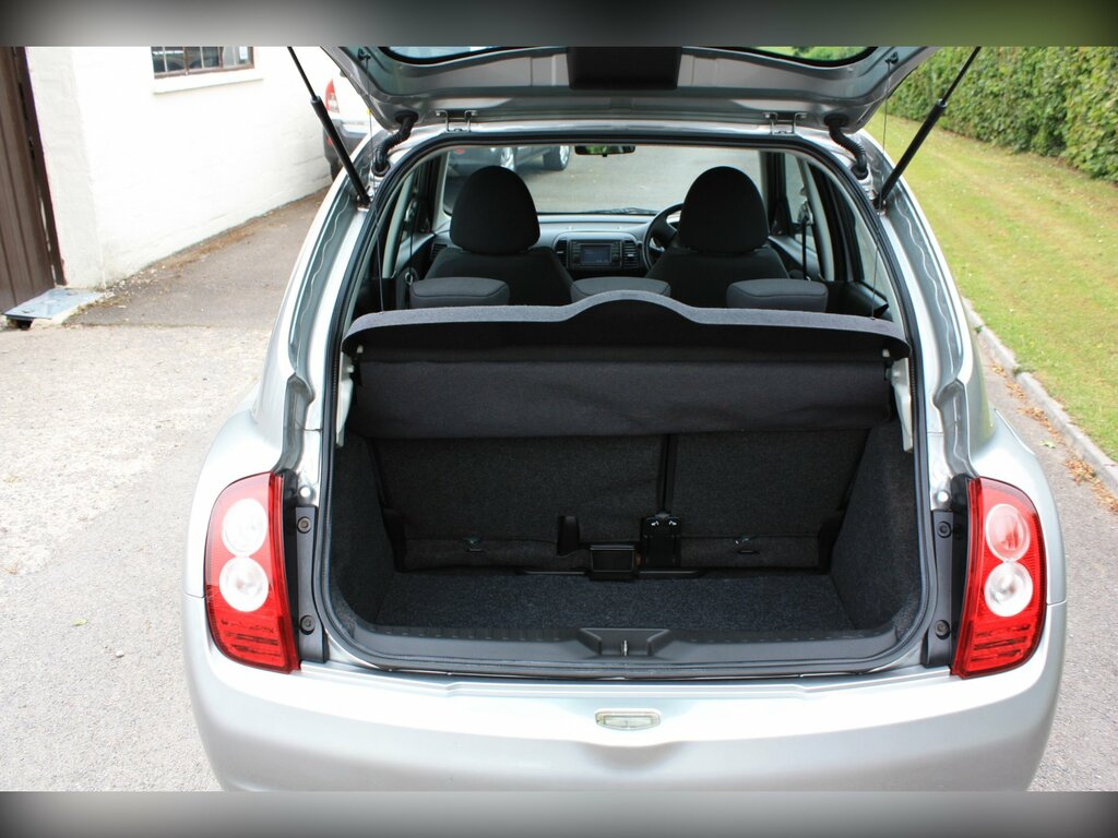 Nissan Micra Micra N-tec Red #11