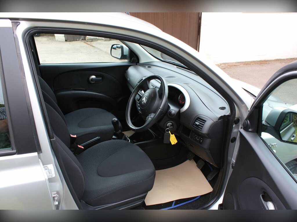 Nissan Micra Micra N-tec Red #9