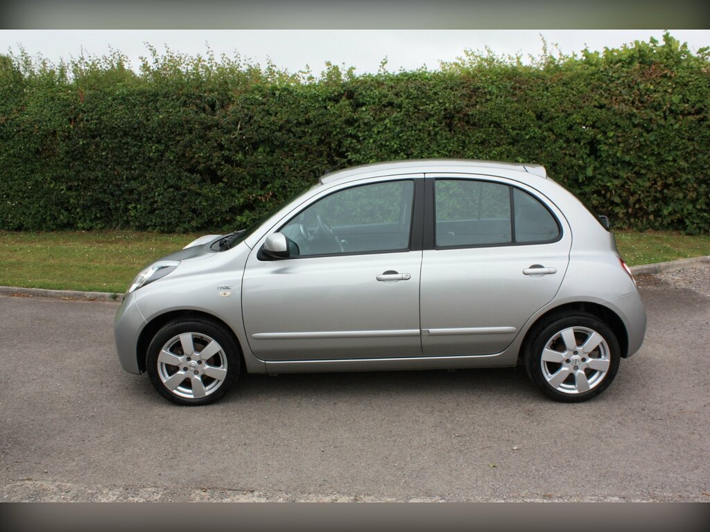 Nissan Micra Micra N-tec Red #8