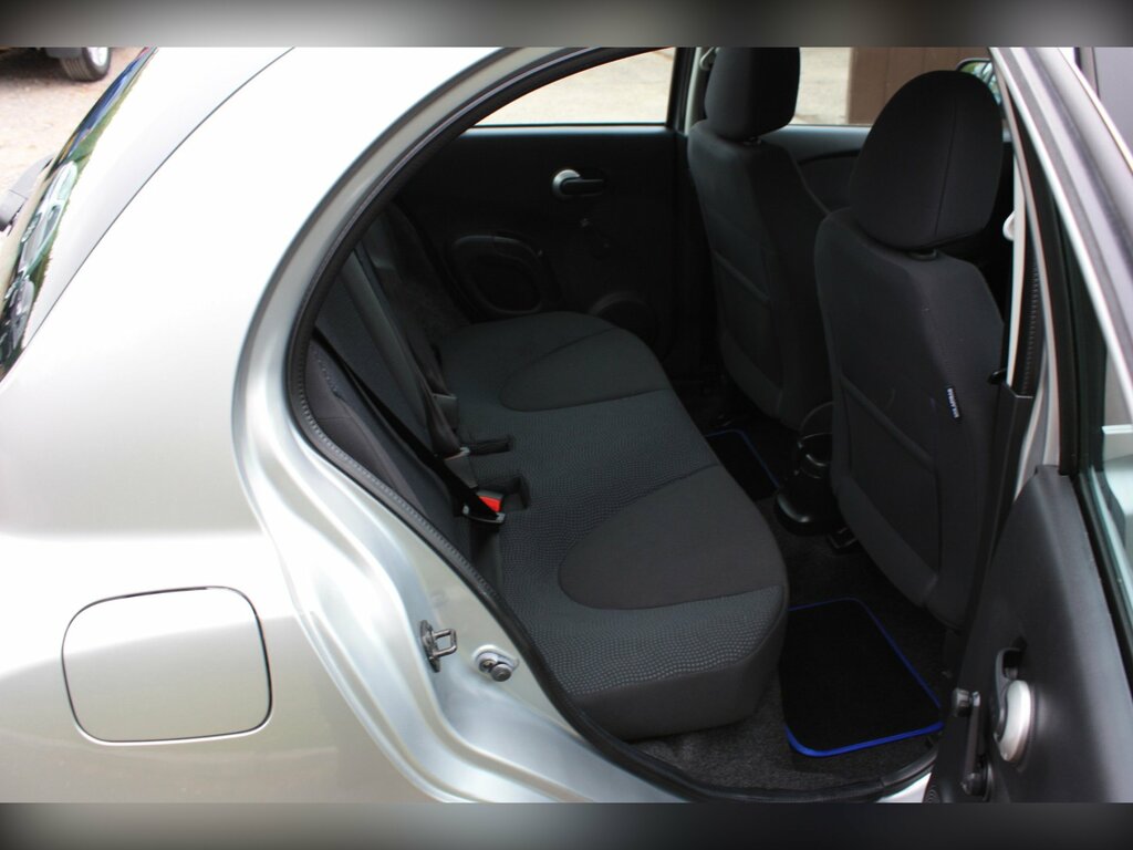 Nissan Micra Micra N-tec Red #10