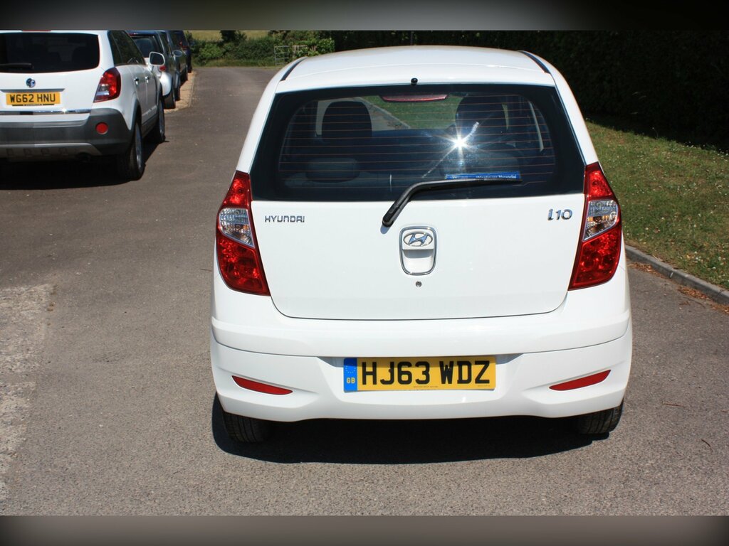 Hyundai I10 1.2 Classic Hatchback Euro 5 85 White #6