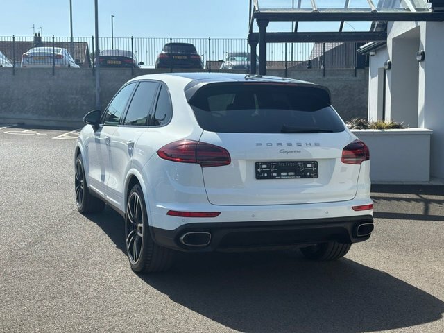 Porsche Cayenne 3.0 Td V6 Platinum Edition Suv Tiptroni RGZ2992 White #4