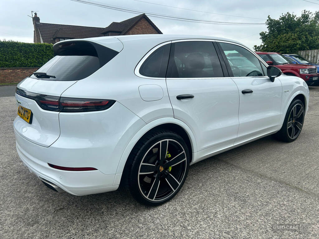 Porsche Cayenne E-hybrid Tiptronic S AJ72WTU White #4