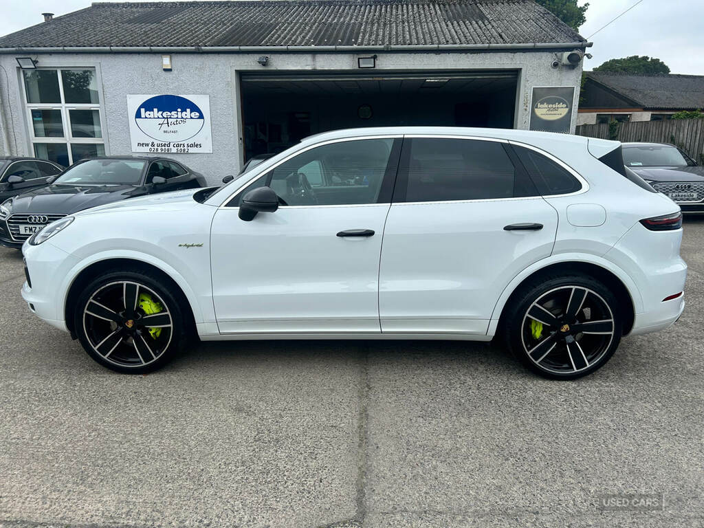 Porsche Cayenne E-hybrid Tiptronic S AJ72WTU White #2