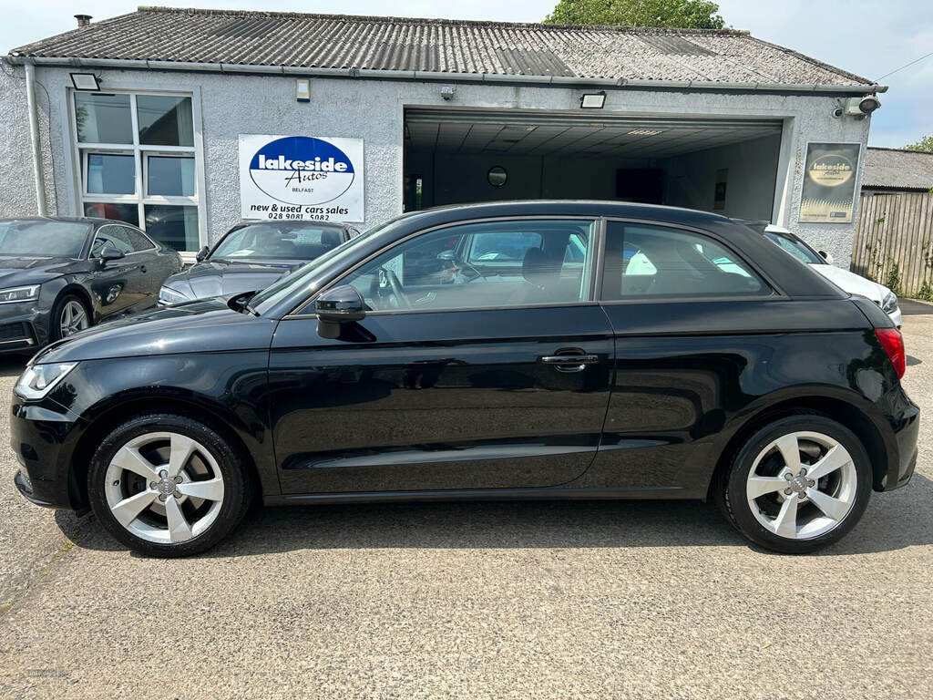 Audi A1 1.6 Tdi Sport Black #2