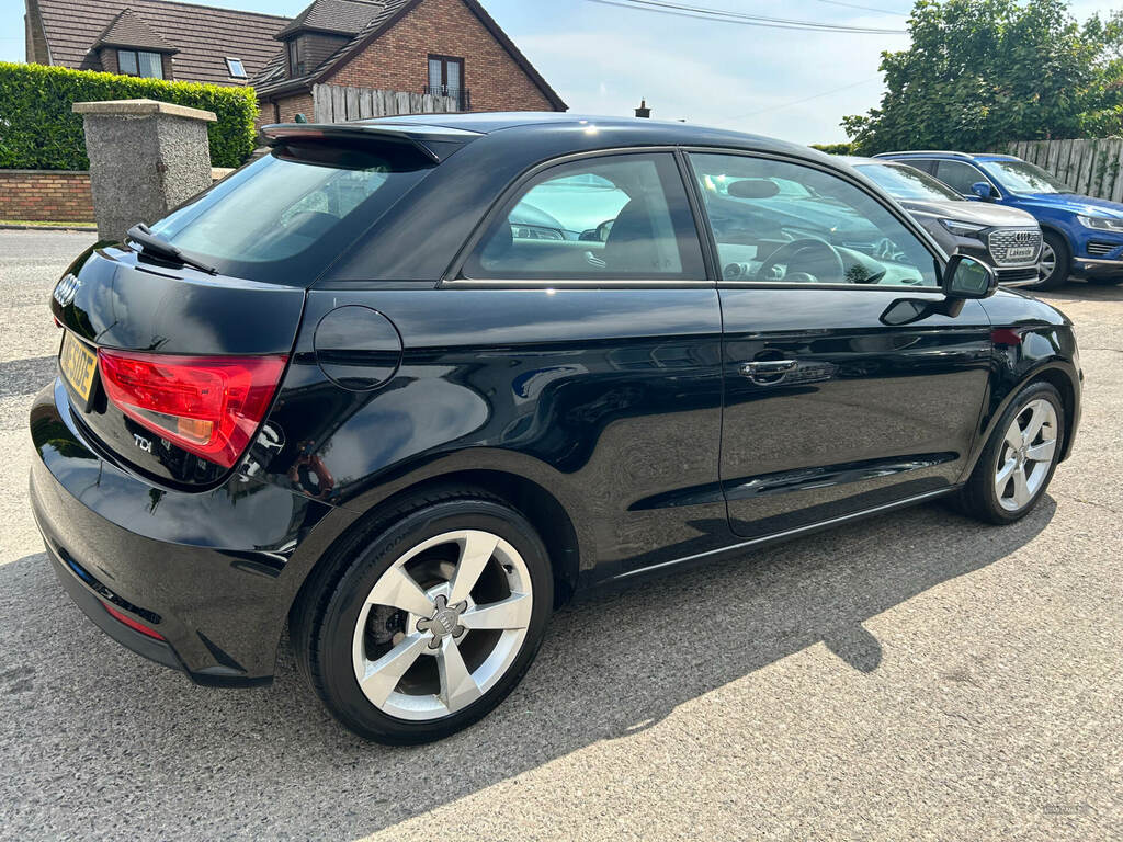 Audi A1 1.6 Tdi Sport Black #2