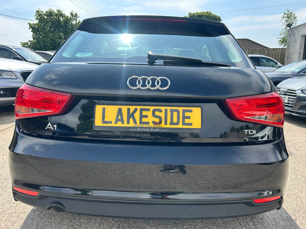 Audi A1 1.6 Tdi Sport Black #4