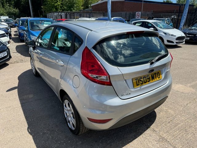 Ford Fiesta 1.25 Style Hatchback 133 G Km 8 DS09MTO Silver #5
