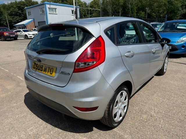 Ford Fiesta 1.25 Style Hatchback 133 G Km 8 DS09MTO Silver #3