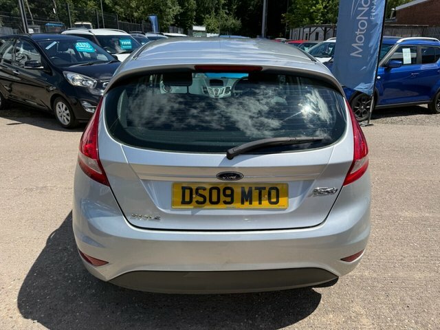 Ford Fiesta 1.25 Style Hatchback 133 G Km 8 DS09MTO Silver #4