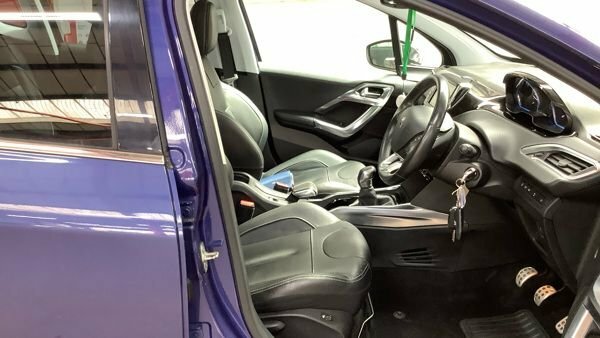 Peugeot 2008 Active Blue #10