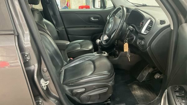 Jeep Renegade Estate Red #11