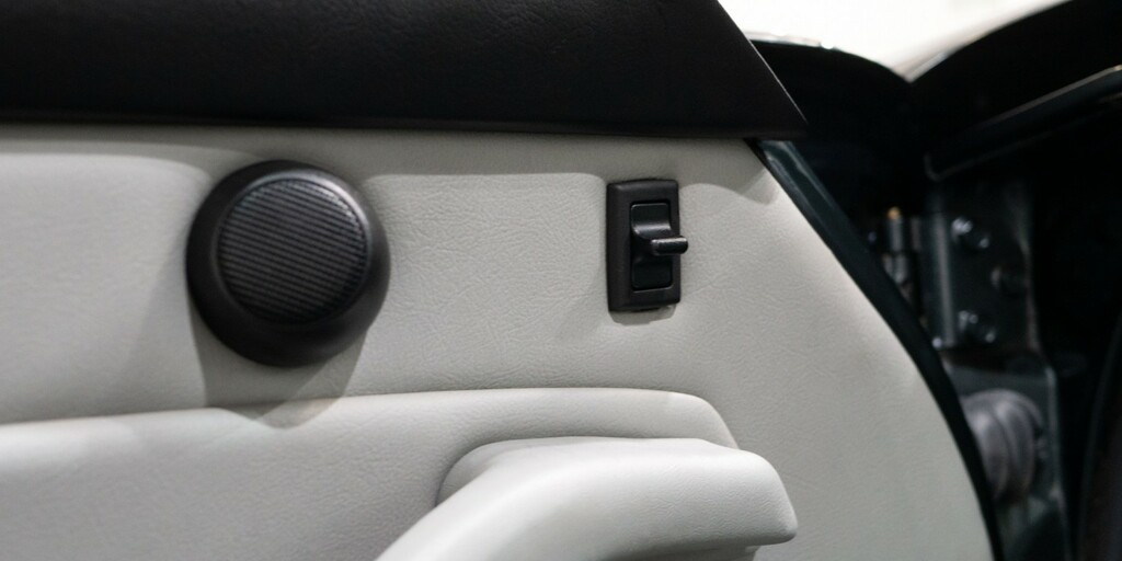 Porsche 911 993 Carrera Silver #29