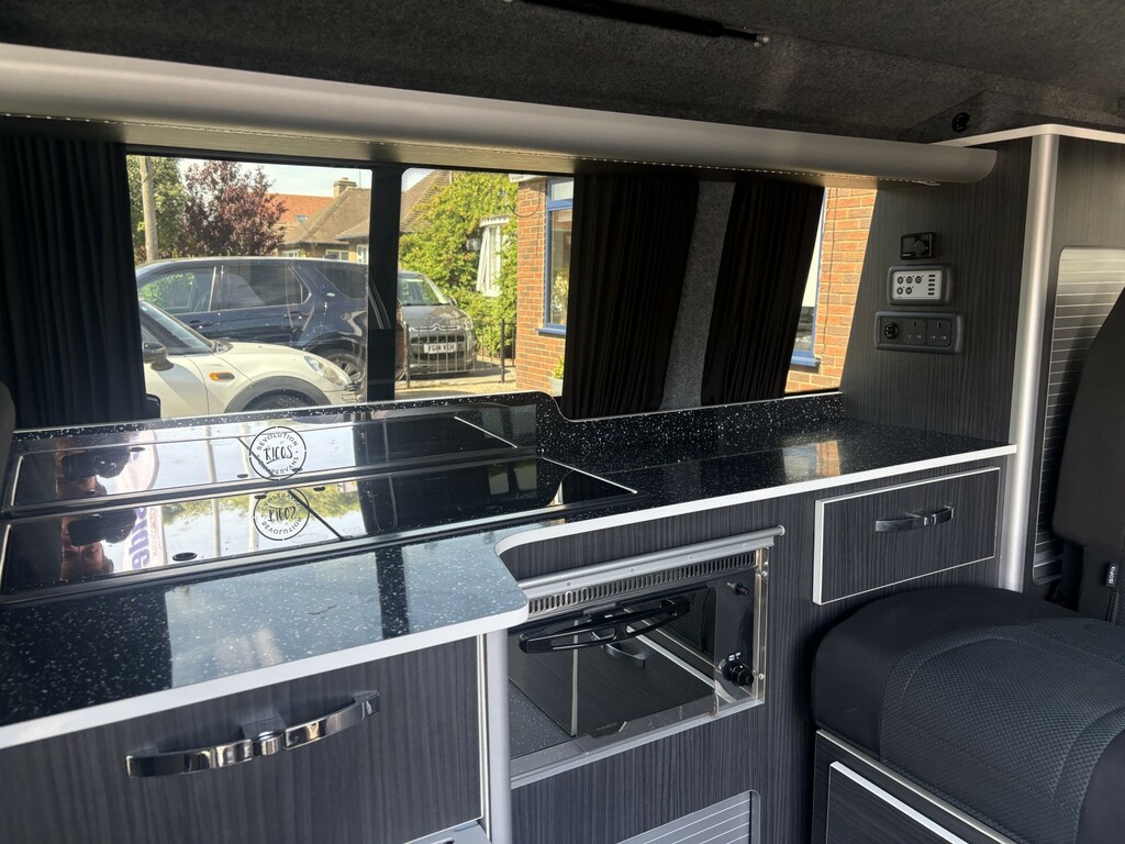 Volkswagen Campervan Campervan Black #5