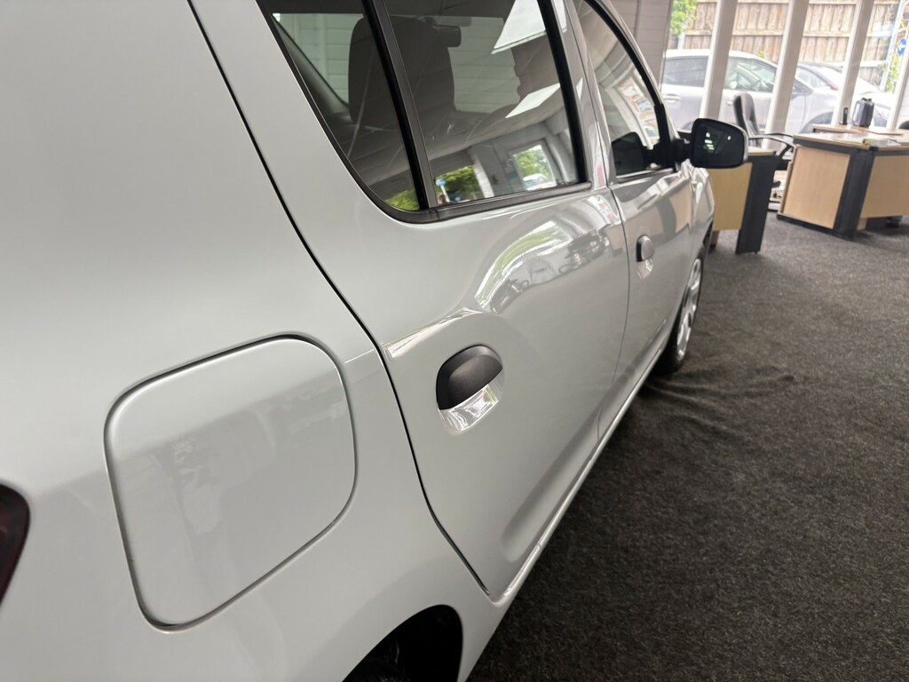 Dacia Sandero Essential White #15