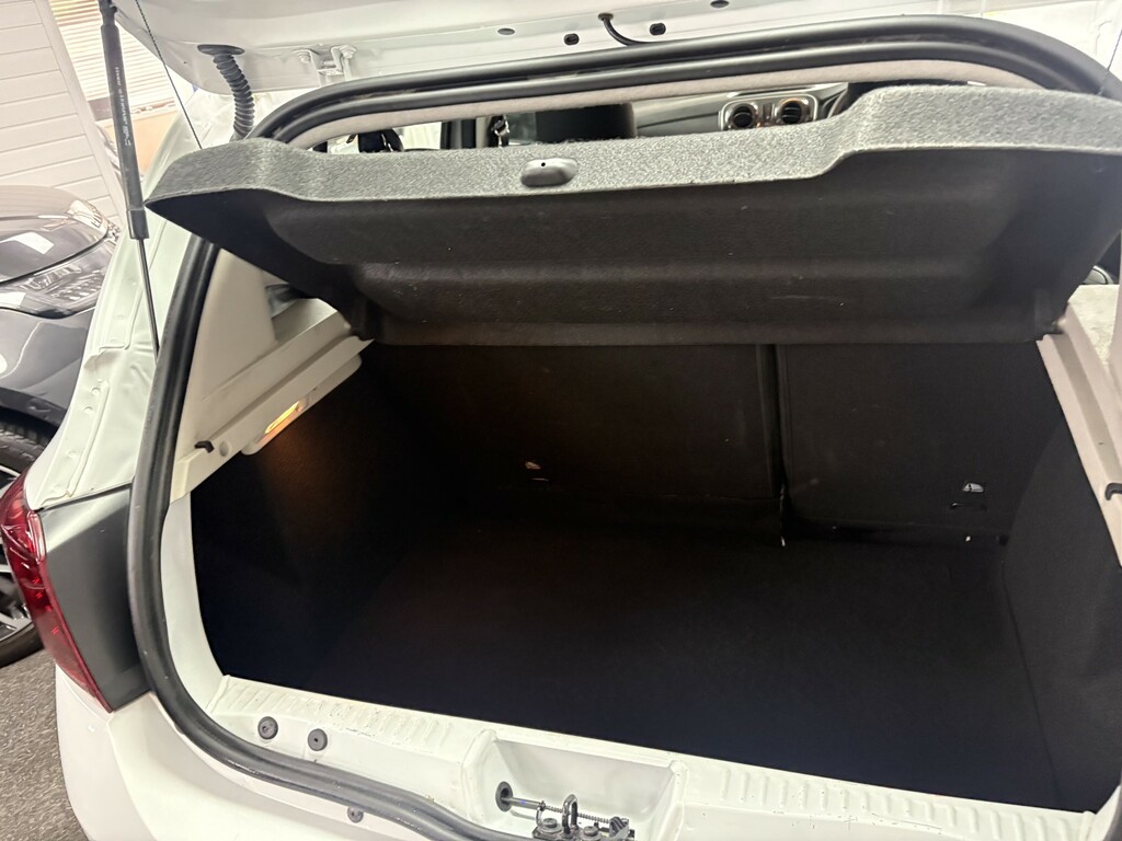 Dacia Sandero Essential White #27