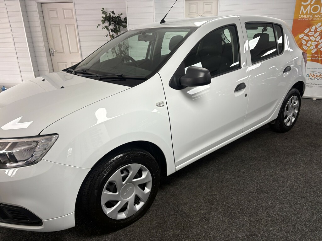 Dacia Sandero 1.0 Essential Sce 75 Re White #4