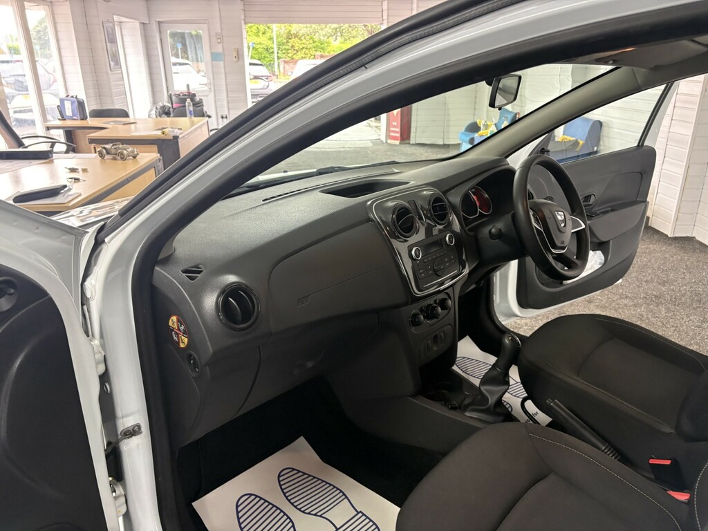Dacia Sandero Essential White #29