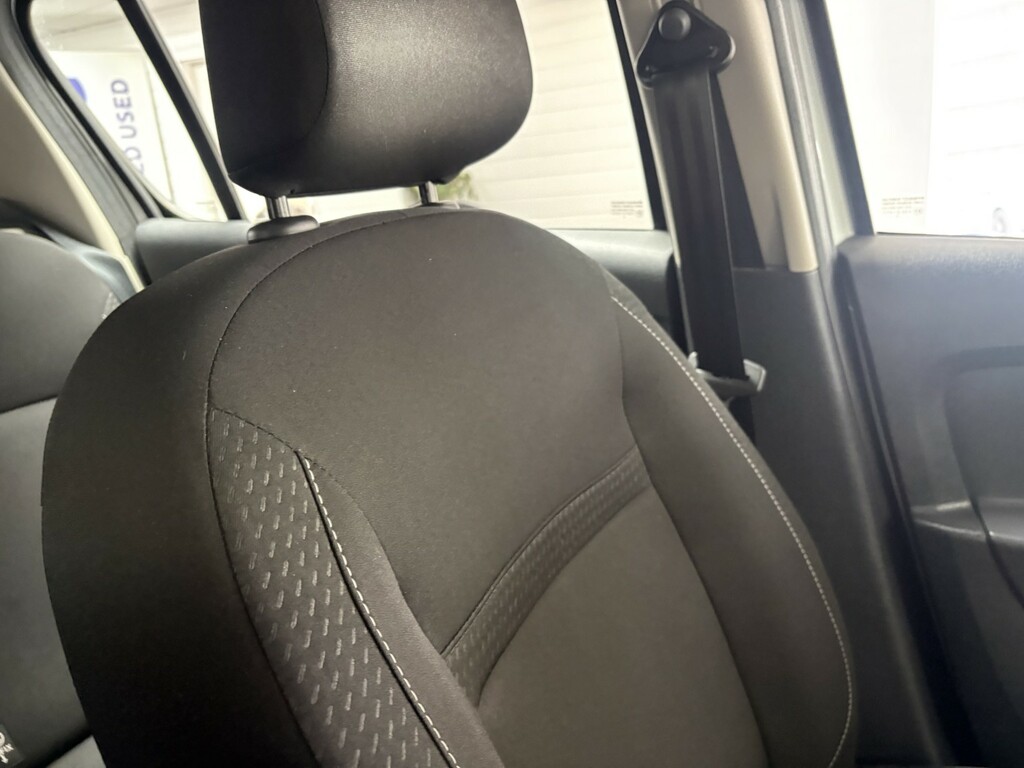 Dacia Sandero Essential White #34