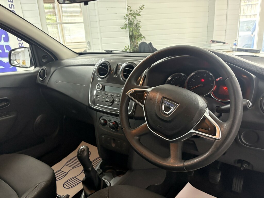 Dacia Sandero Essential White #25