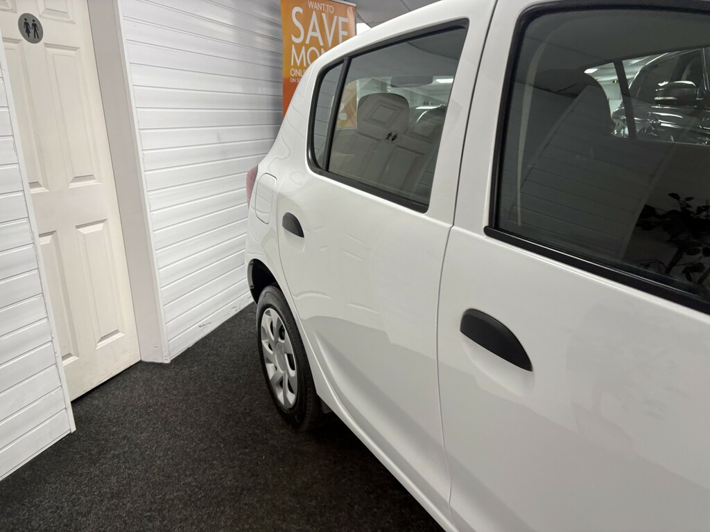 Dacia Sandero Essential White #13