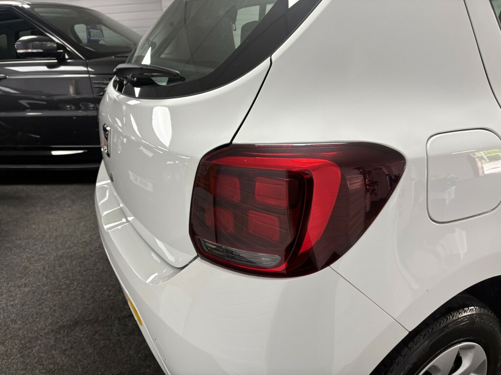 Dacia Sandero Essential White #16