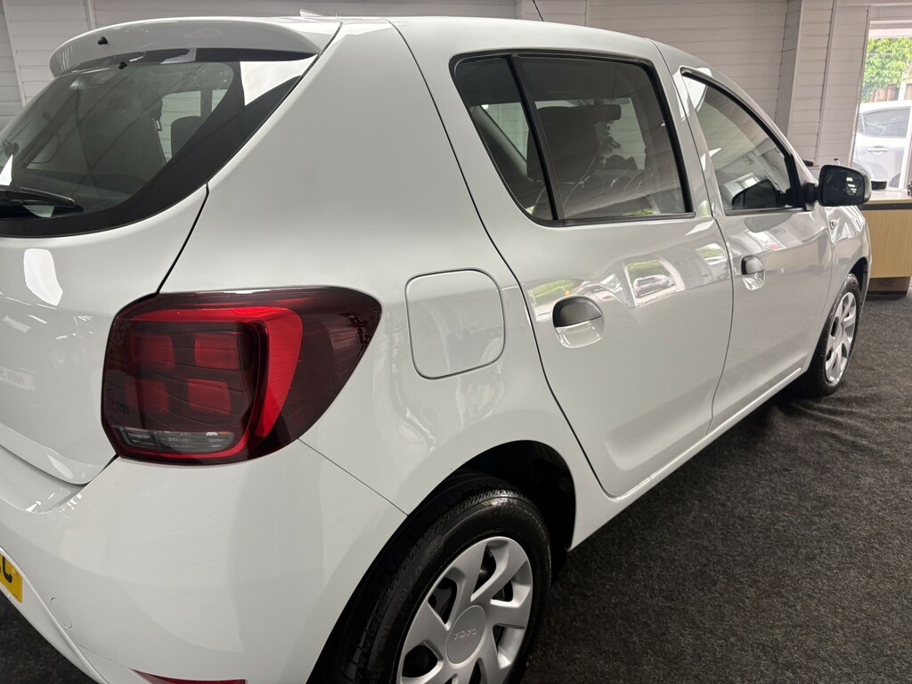 Dacia Sandero Essential White #8
