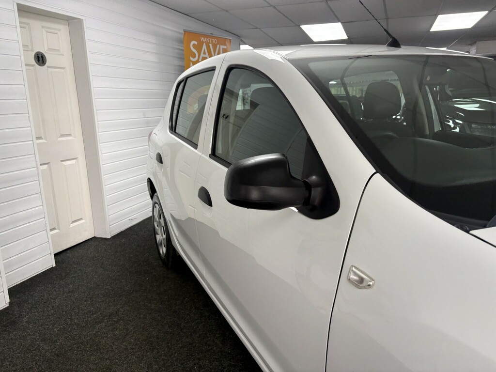 Dacia Sandero Essential White #12