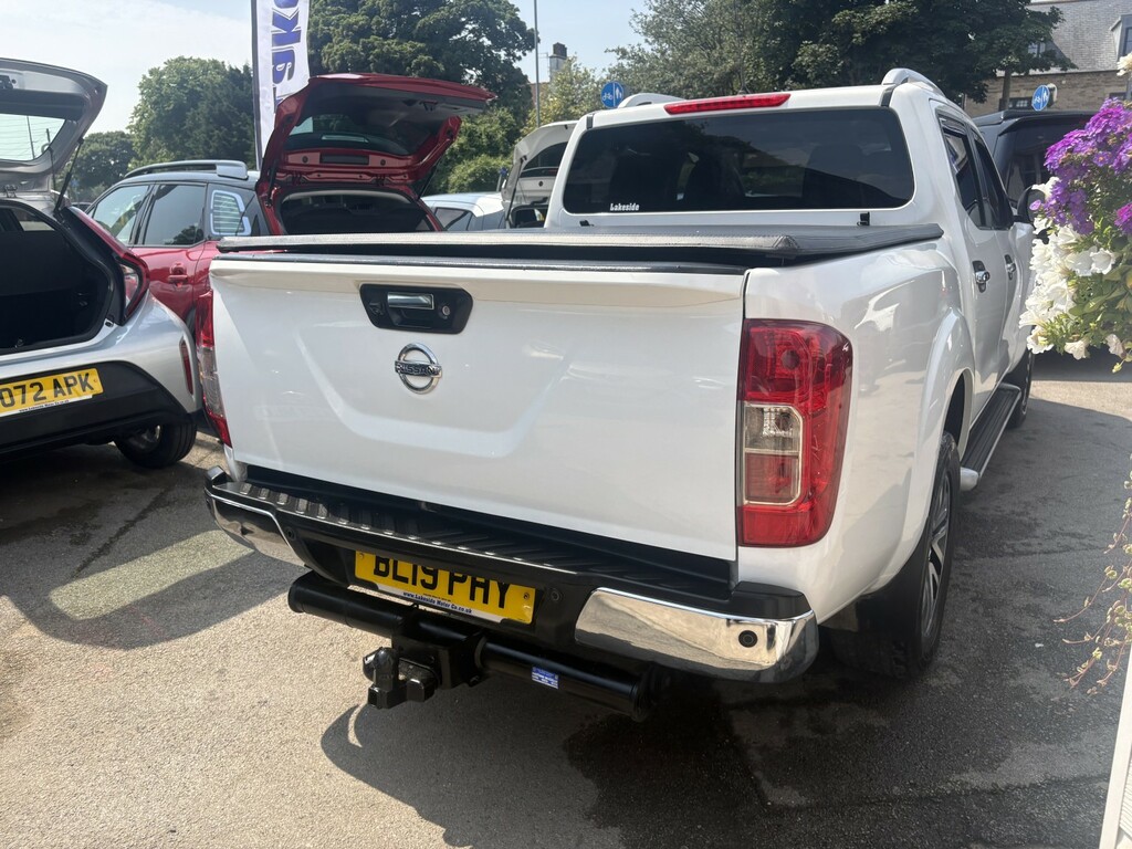 Nissan Navara Navara Tekna Dci White #9