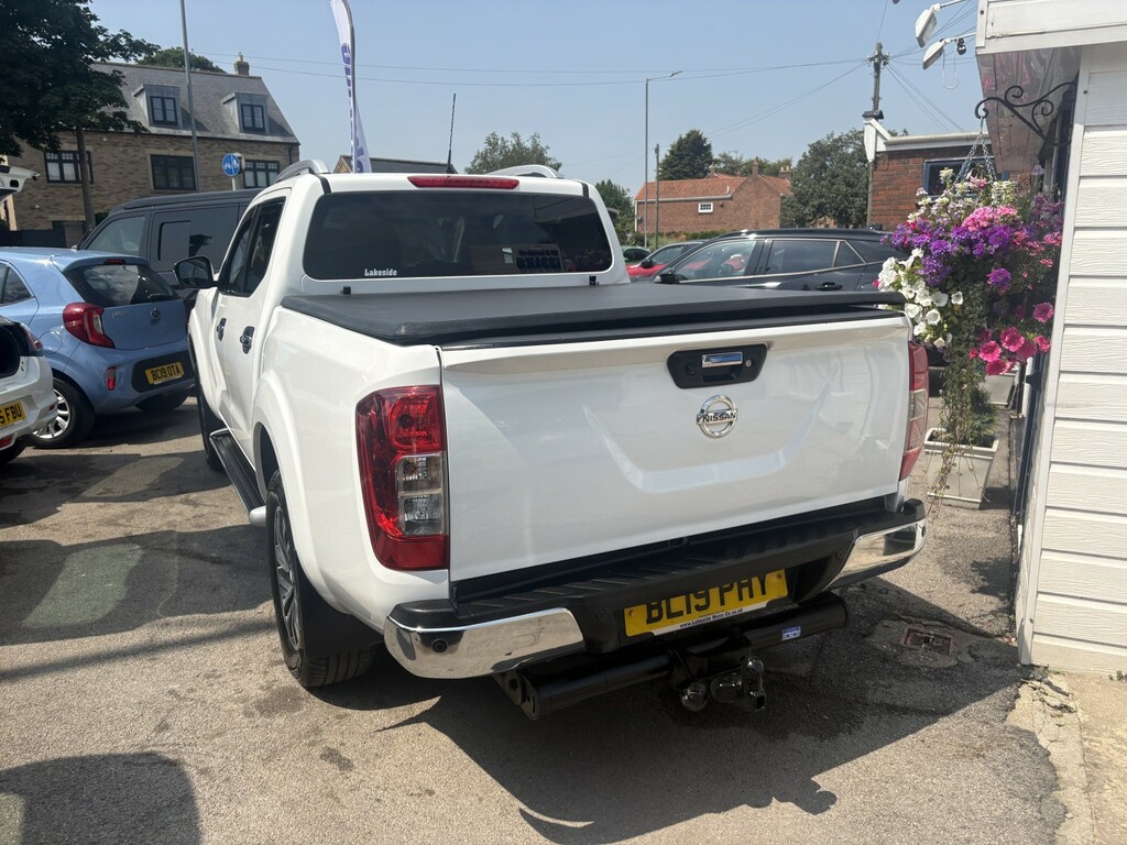 Nissan Navara Navara Tekna Dci White #8