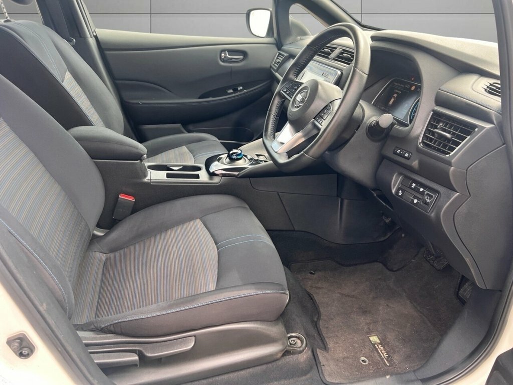 Nissan Leaf Hatchback FH68ZHM White #3