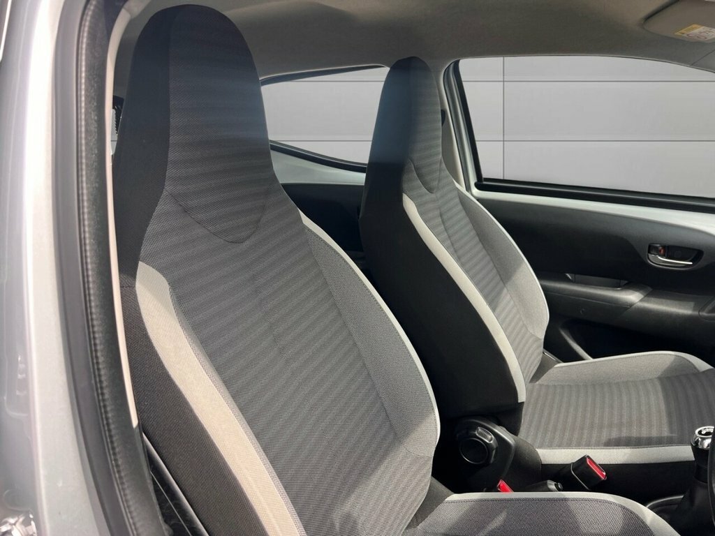 Toyota Aygo 1L X-play FL20FTX Silver #3