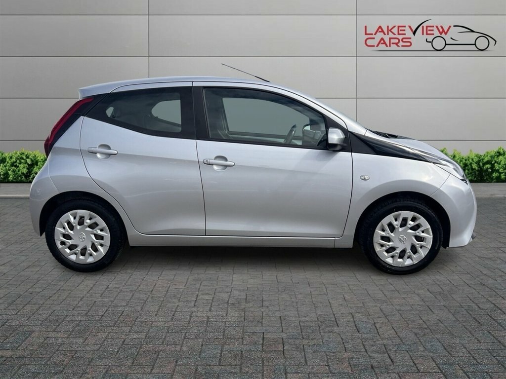 Toyota Aygo 1L X-play FL20FTX Silver #4