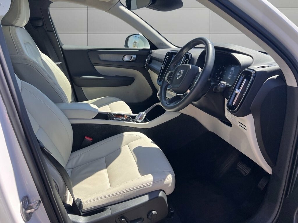 Volvo XC40 1.5L Inscription YX22JUO White #4