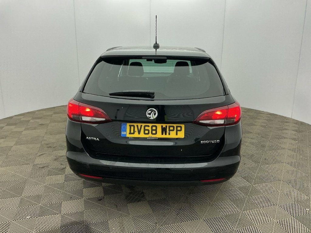 Vauxhall Astra 1.6L Tech Line Nav Black #6
