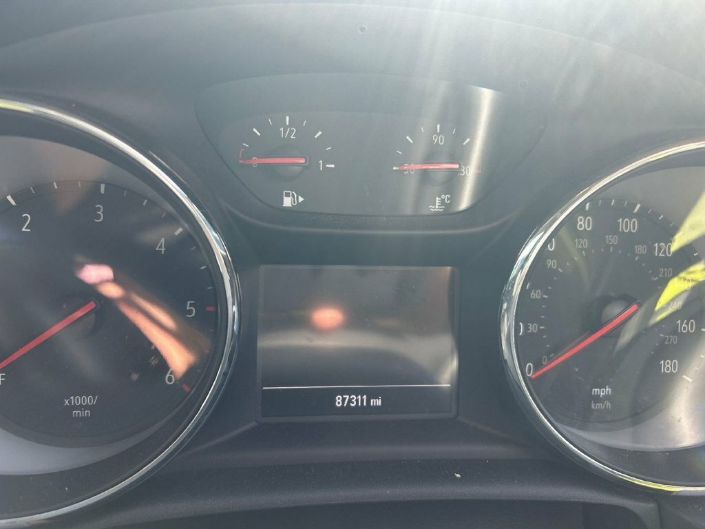 Vauxhall Astra 1.6L Tech Line Nav Black #5