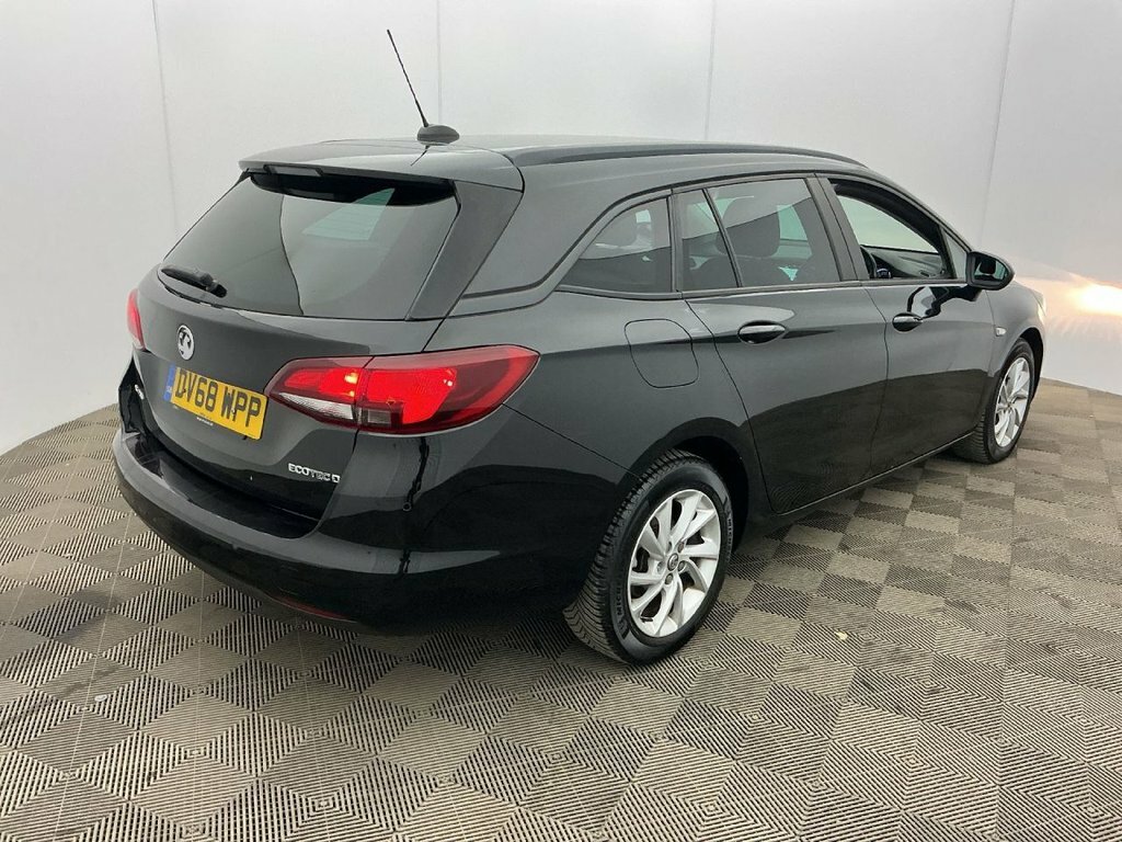 Vauxhall Astra 1.6L Tech Line Nav Black #2