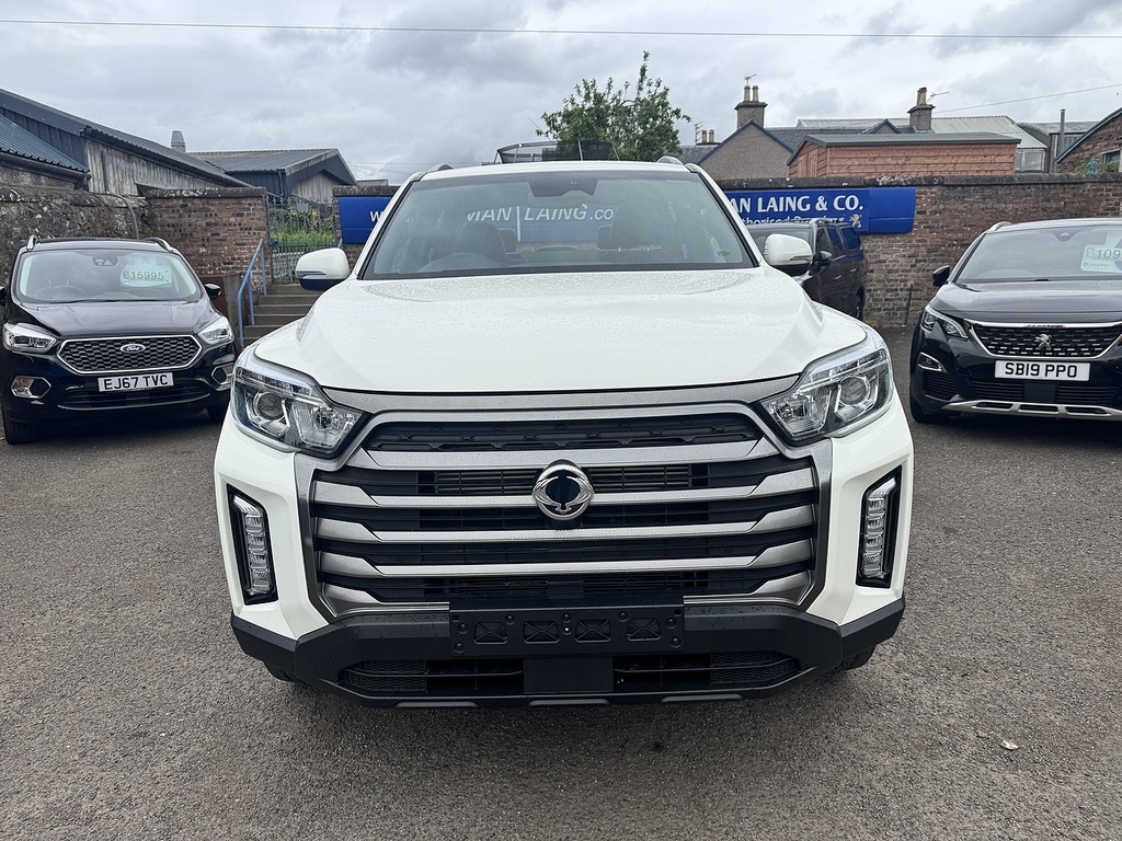 SsangYong Musso 2.2 Double Cab Pick Up Saracen Black #2